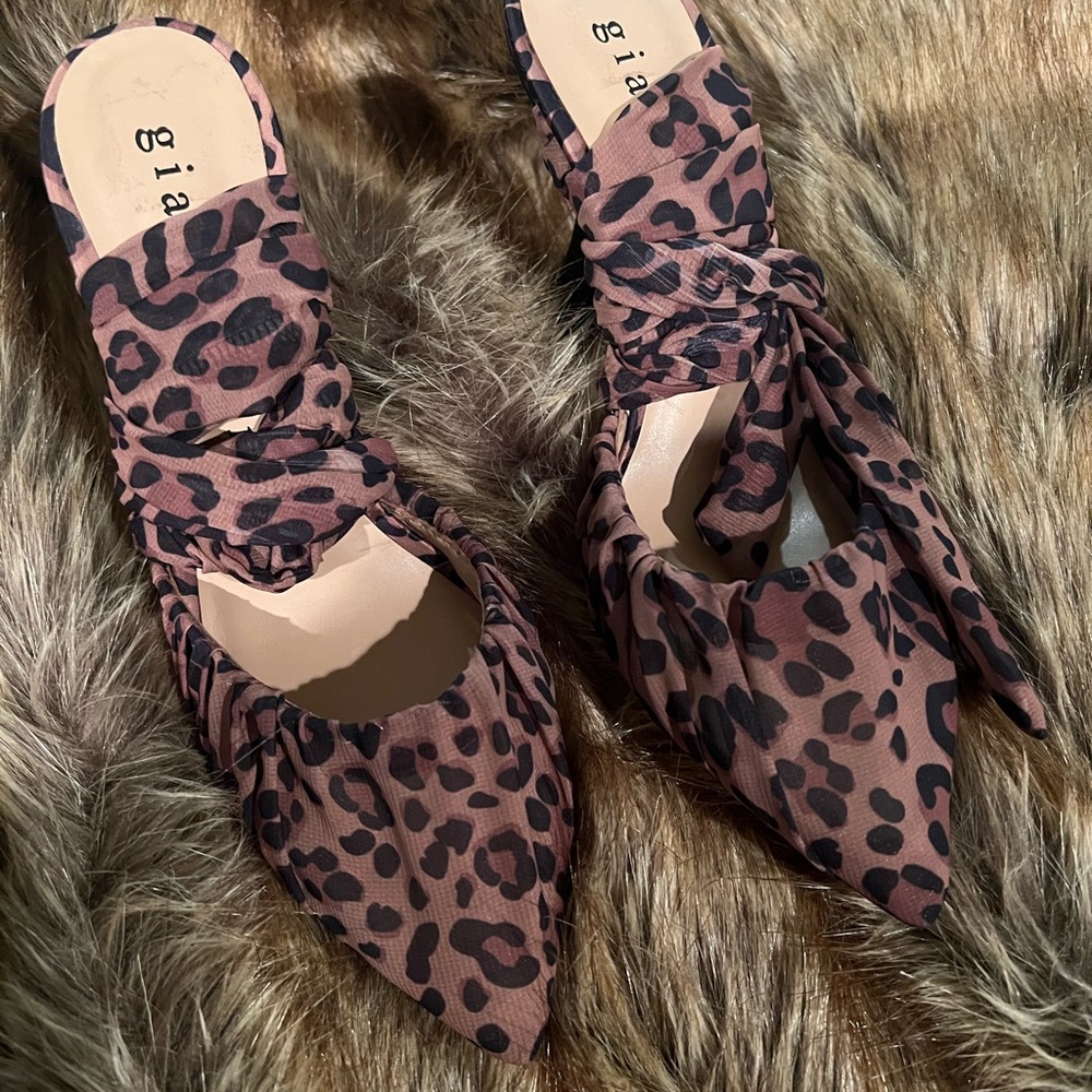 New Cheetah print Gianni bini pumps